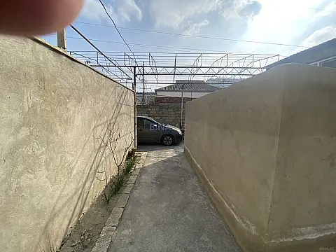 Satılır 9 otaqlı həyət evi 270 m²