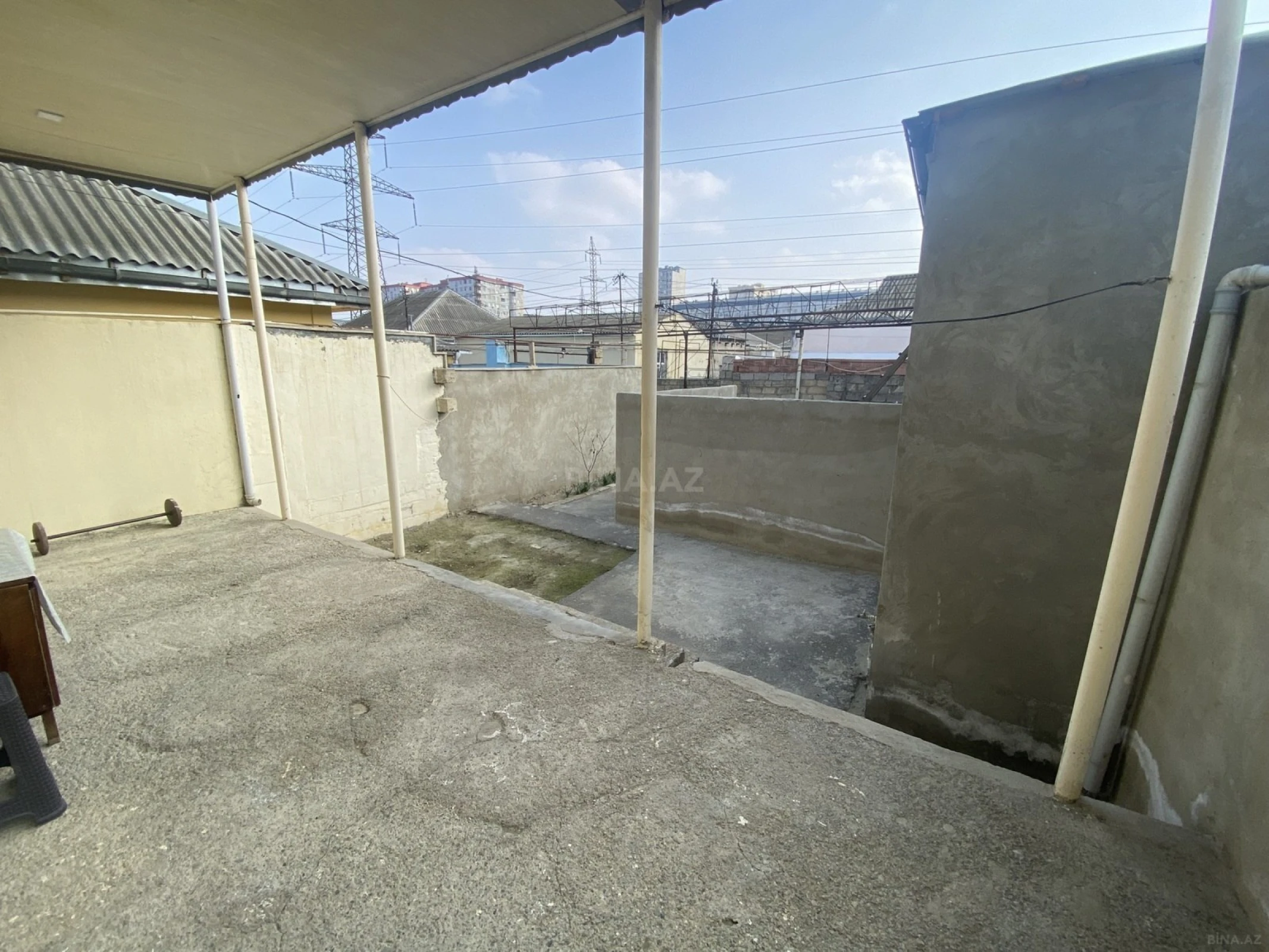 Satılır 9 otaqlı həyət evi 270 m²