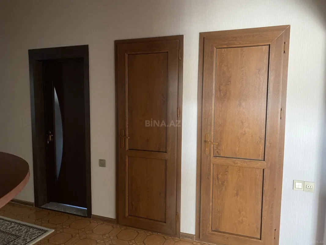 Satılır 9 otaqlı həyət evi 270 m²