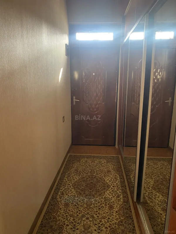 Satılır 9 otaqlı həyət evi 270 m²