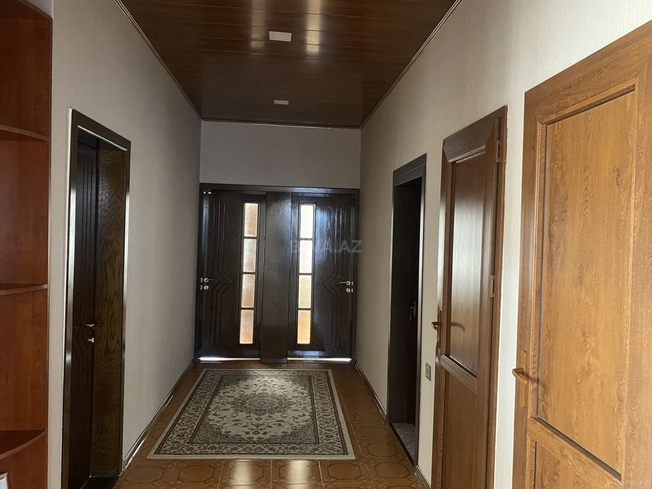 Satılır 9 otaqlı həyət evi 270 m²