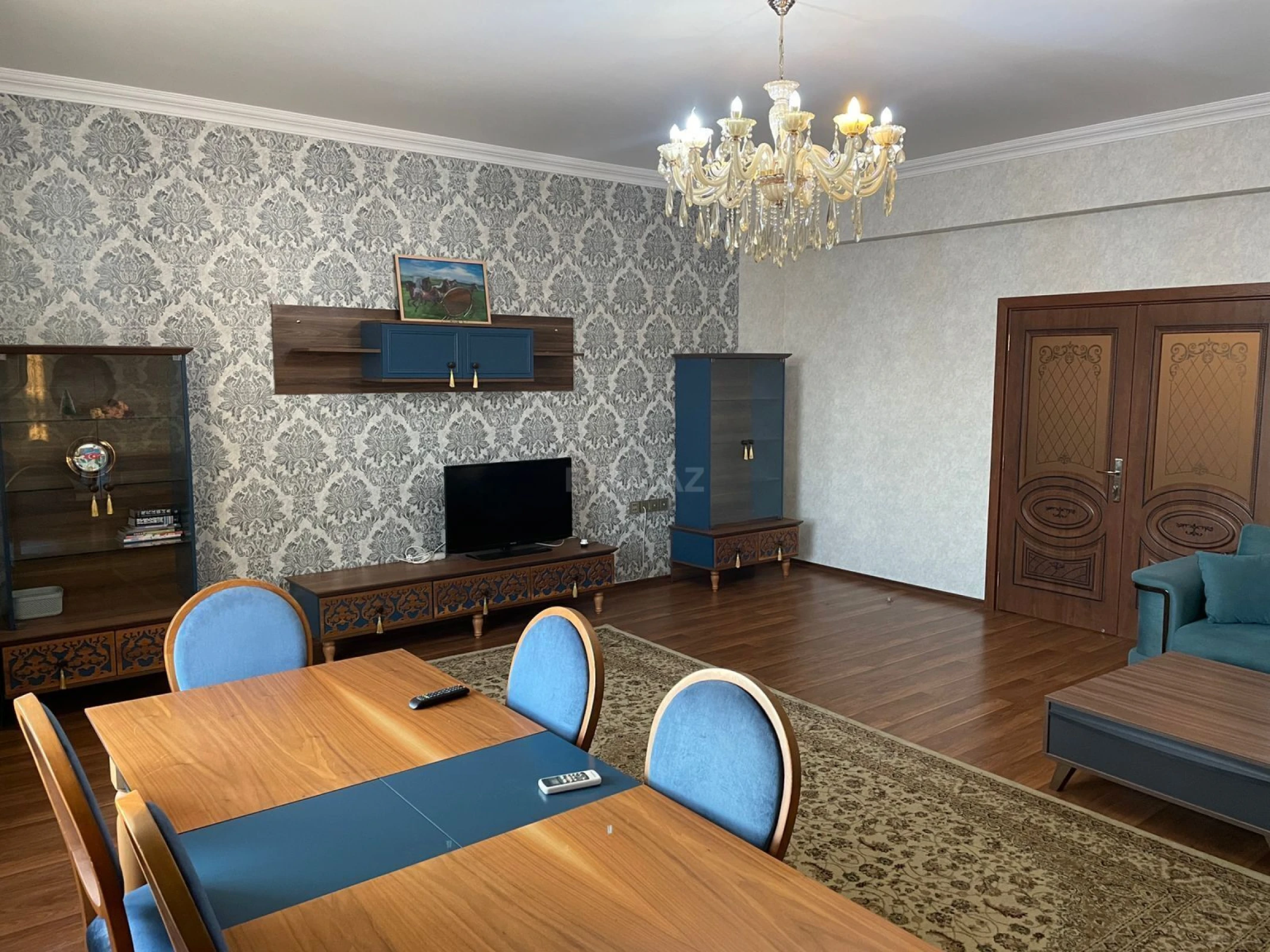 Kirayə verilir 4 otaqlı mənzil 180 m²