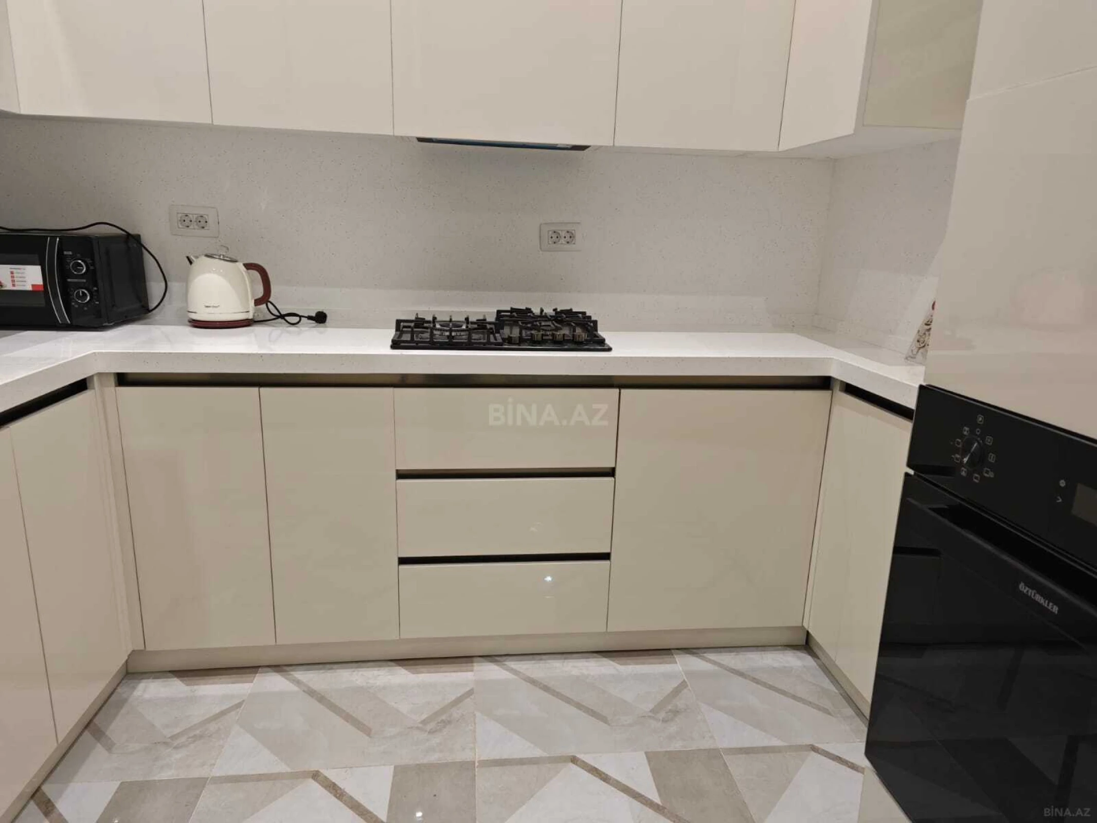 Kirayə verilir 2 otaqlı mənzil 70 m²