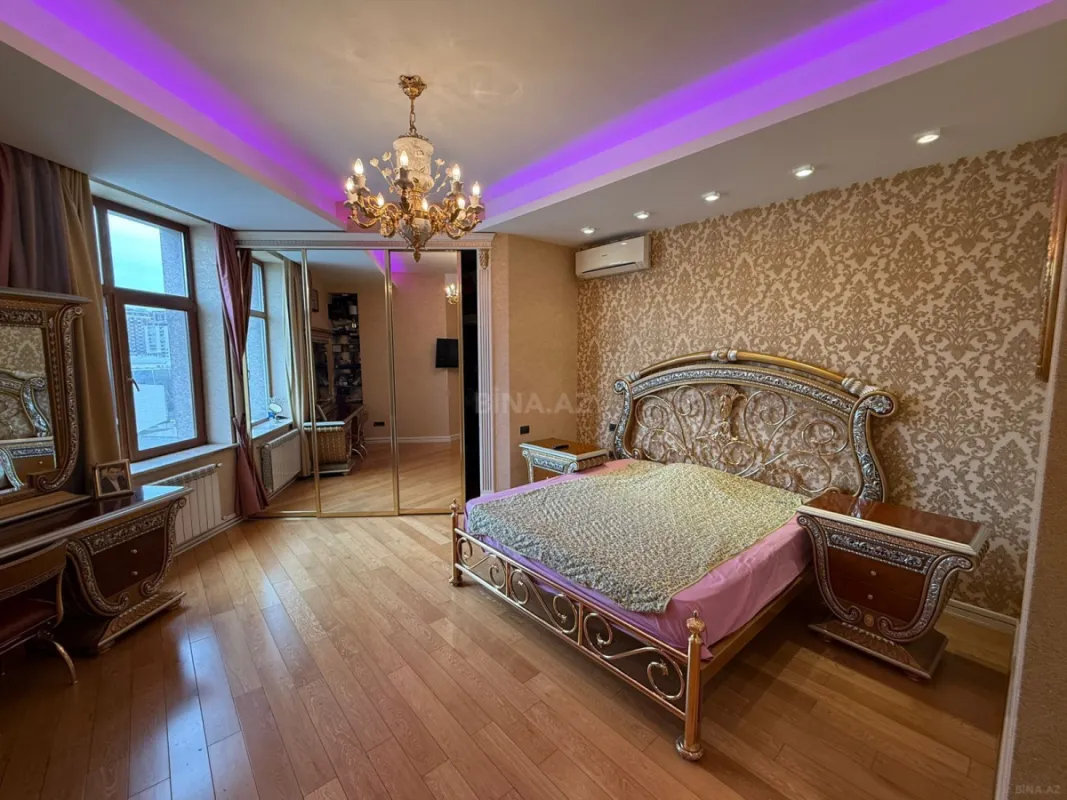 Satılır 4 otaqlı mənzil 250 m²