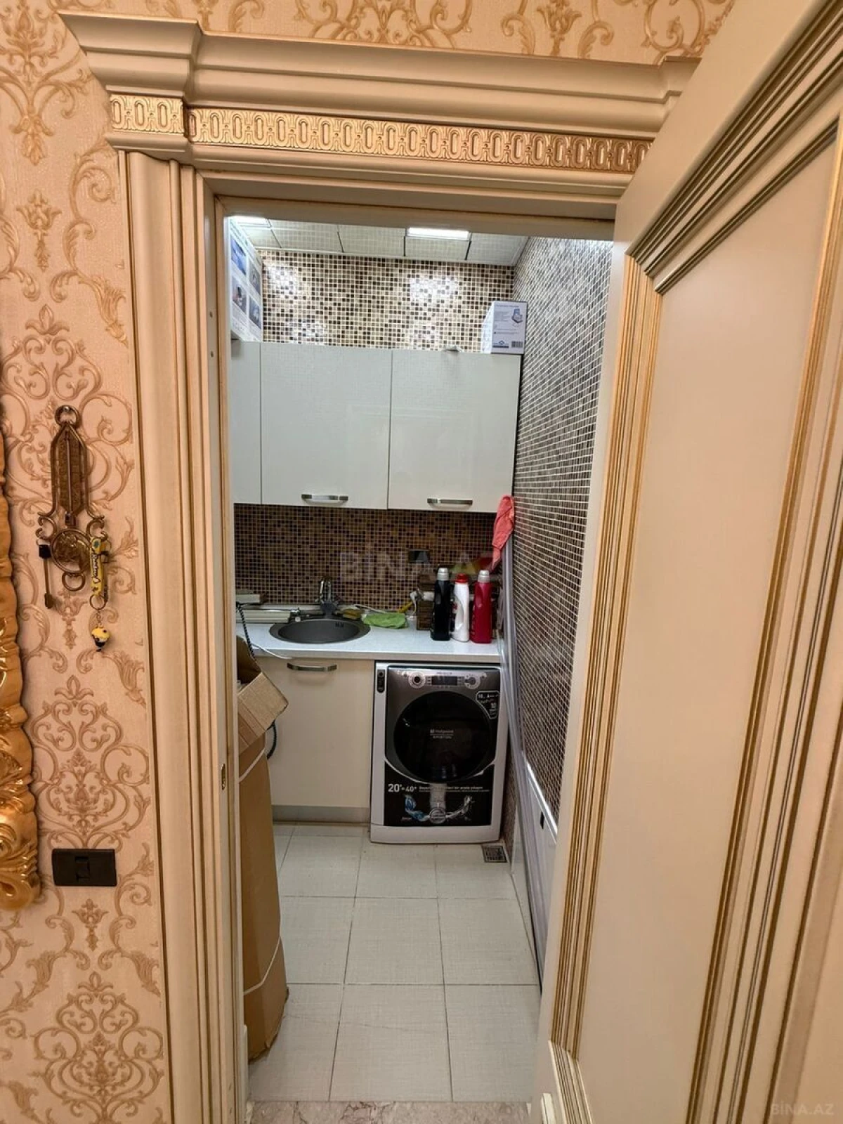 Satılır 4 otaqlı mənzil 250 m²