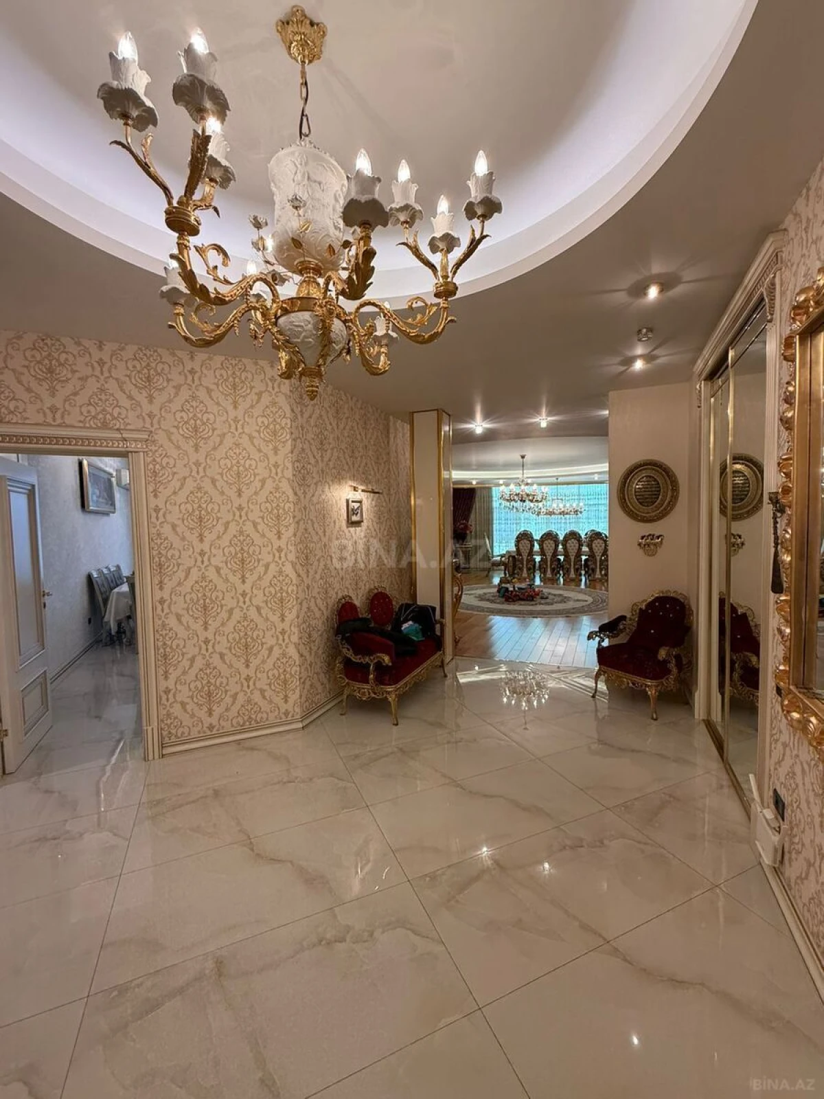 Satılır 4 otaqlı mənzil 250 m²