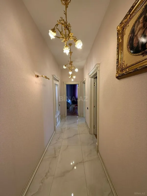 Satılır 4 otaqlı mənzil 250 m²