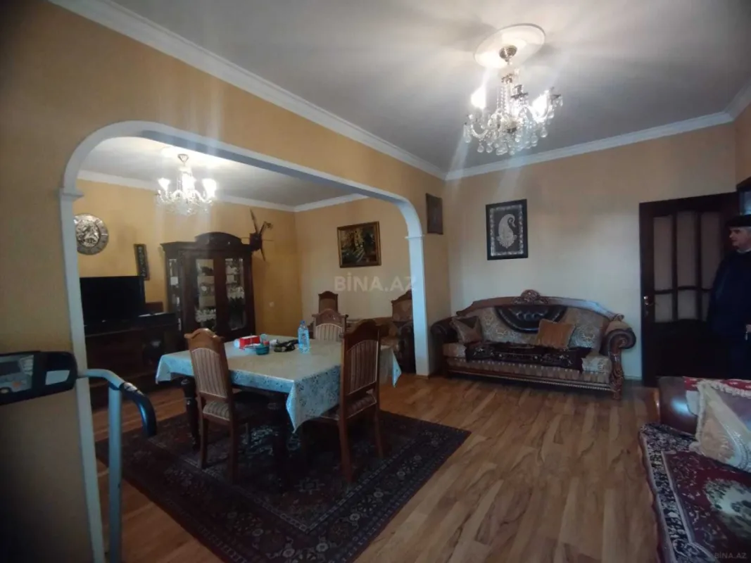 Satılır 5 otaqlı mənzil 110 m²