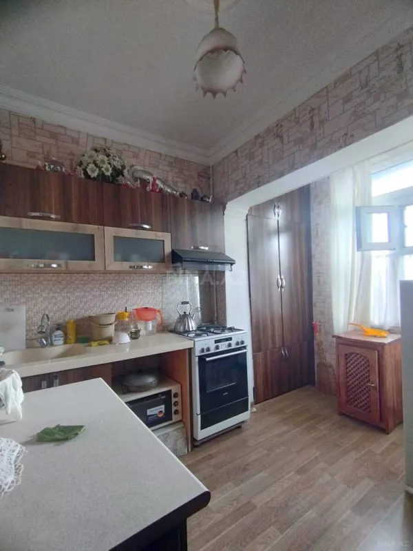 Satılır 5 otaqlı mənzil 110 m²