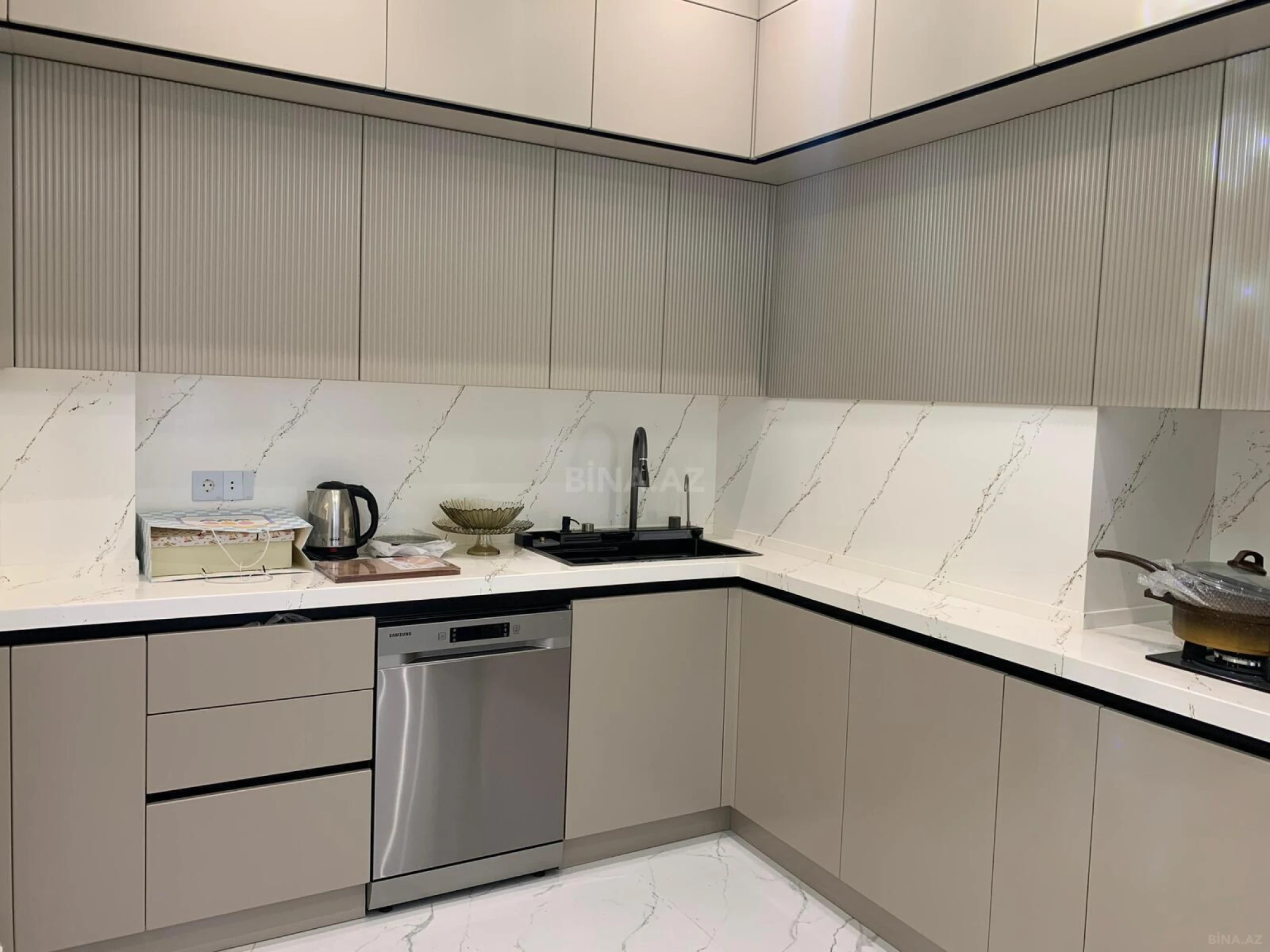 Kirayə verilir 3 otaqlı mənzil 105 m²