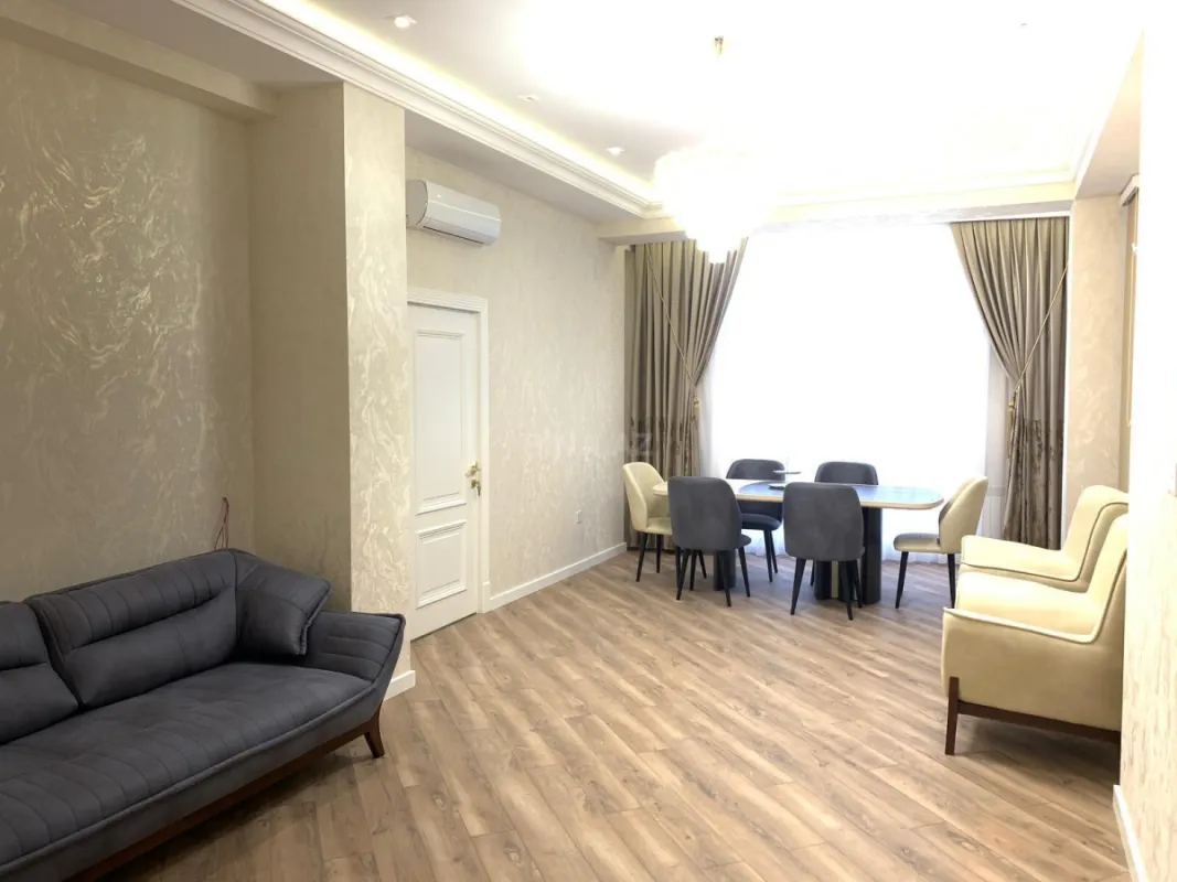 Kirayə verilir 3 otaqlı mənzil 105 m²