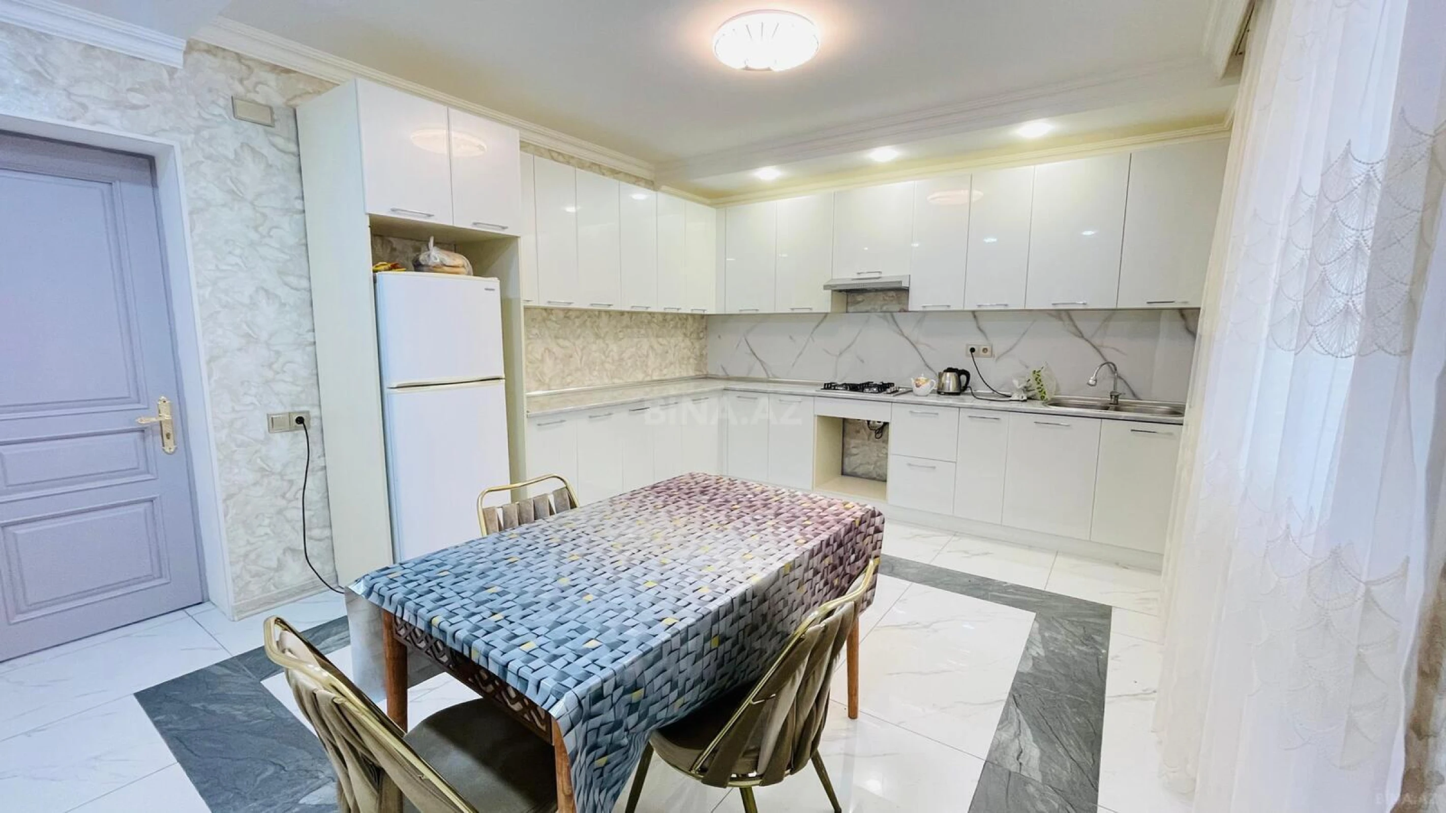 Kirayə verilir 5 otaqlı həyət evi 190 m²