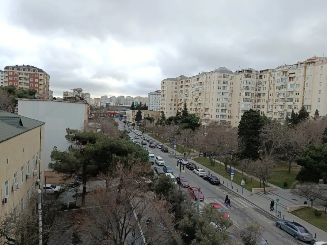 Satılır 2 otaqlı mənzil 78 m²