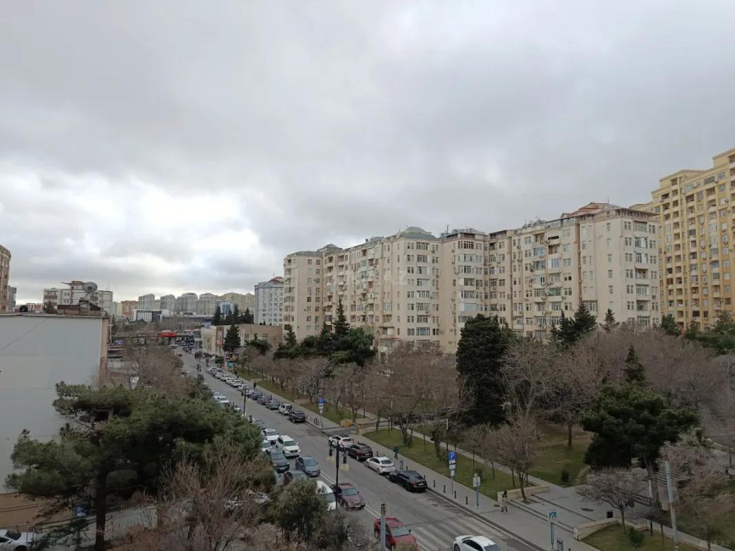 Satılır 2 otaqlı mənzil 78 m²