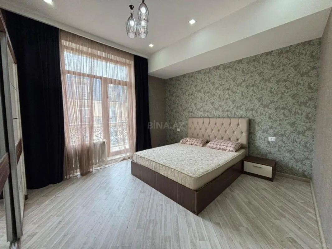 Satılır 3 otaqlı mənzil 144 m²