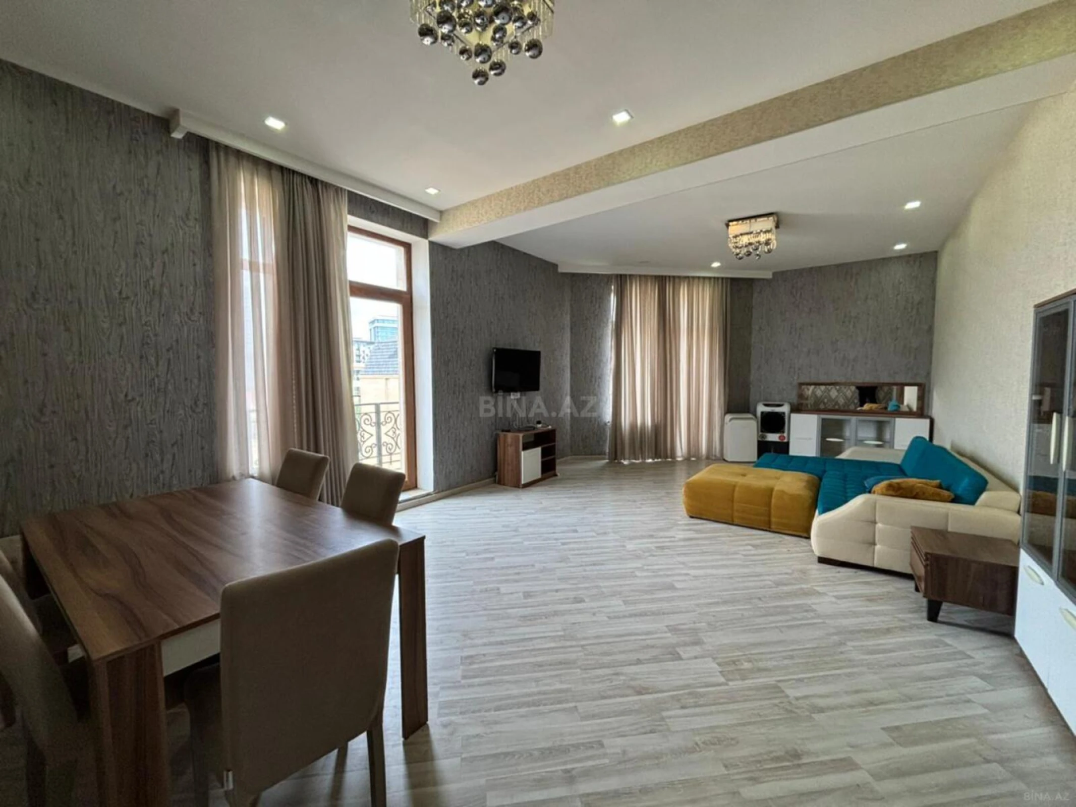 Satılır 3 otaqlı mənzil 144 m²
