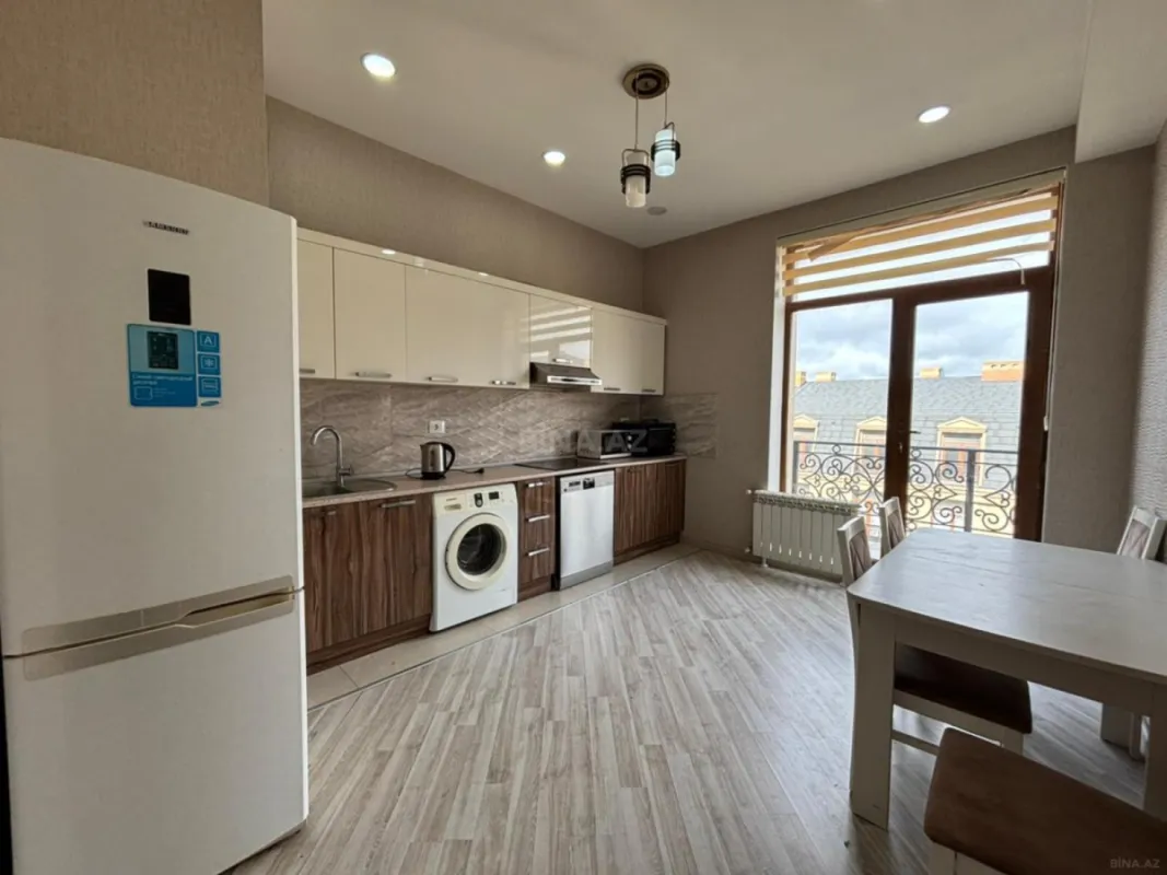 Satılır 3 otaqlı mənzil 144 m²