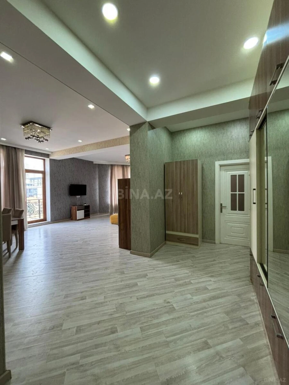 Satılır 3 otaqlı mənzil 144 m²
