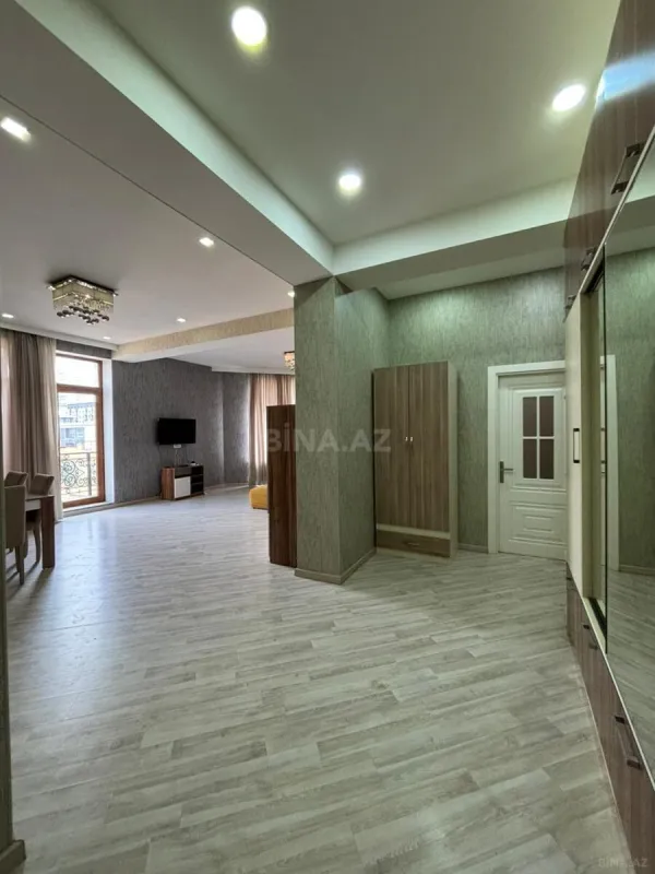Satılır 3 otaqlı mənzil 144 m²