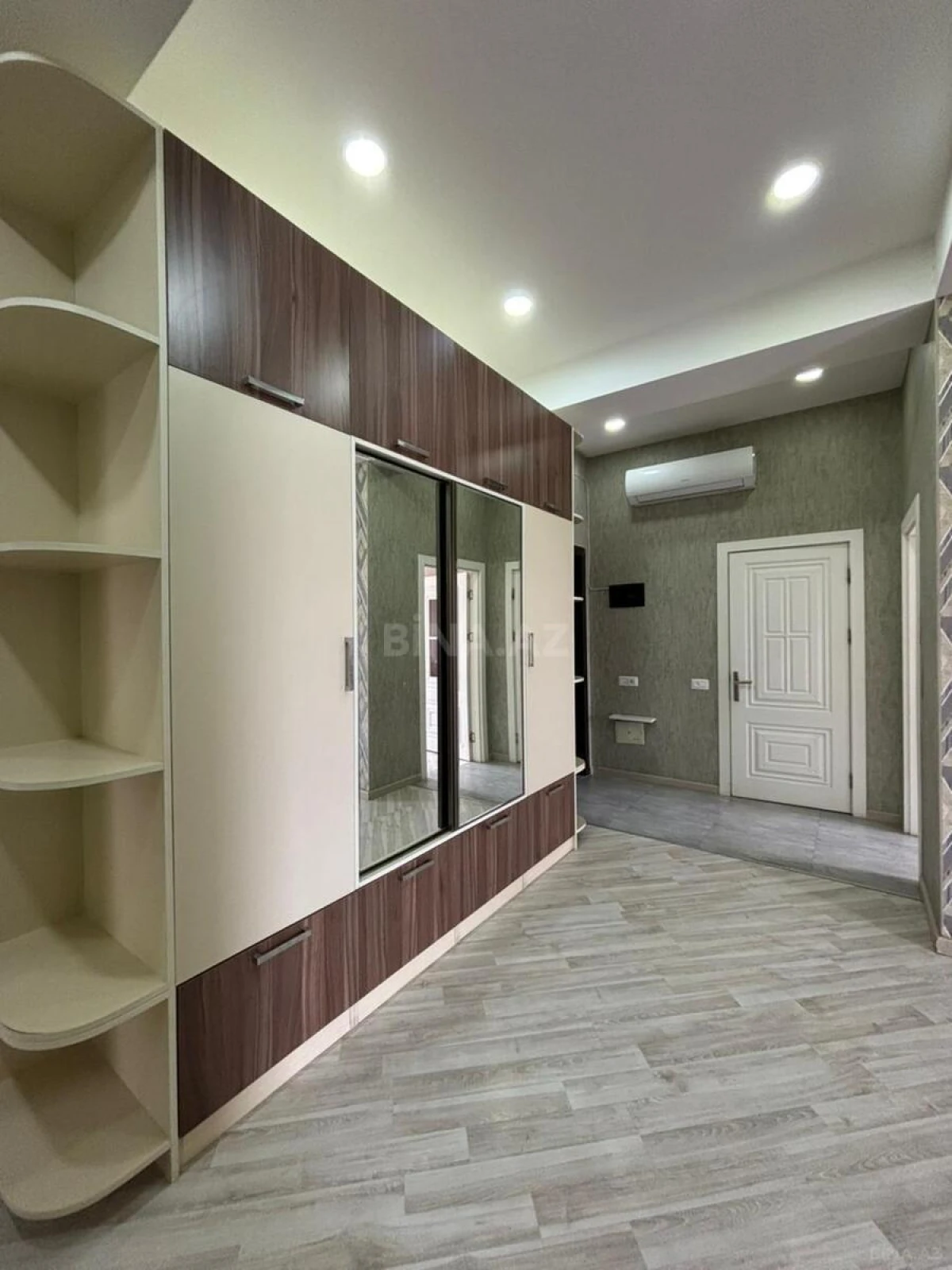 Satılır 3 otaqlı mənzil 144 m²