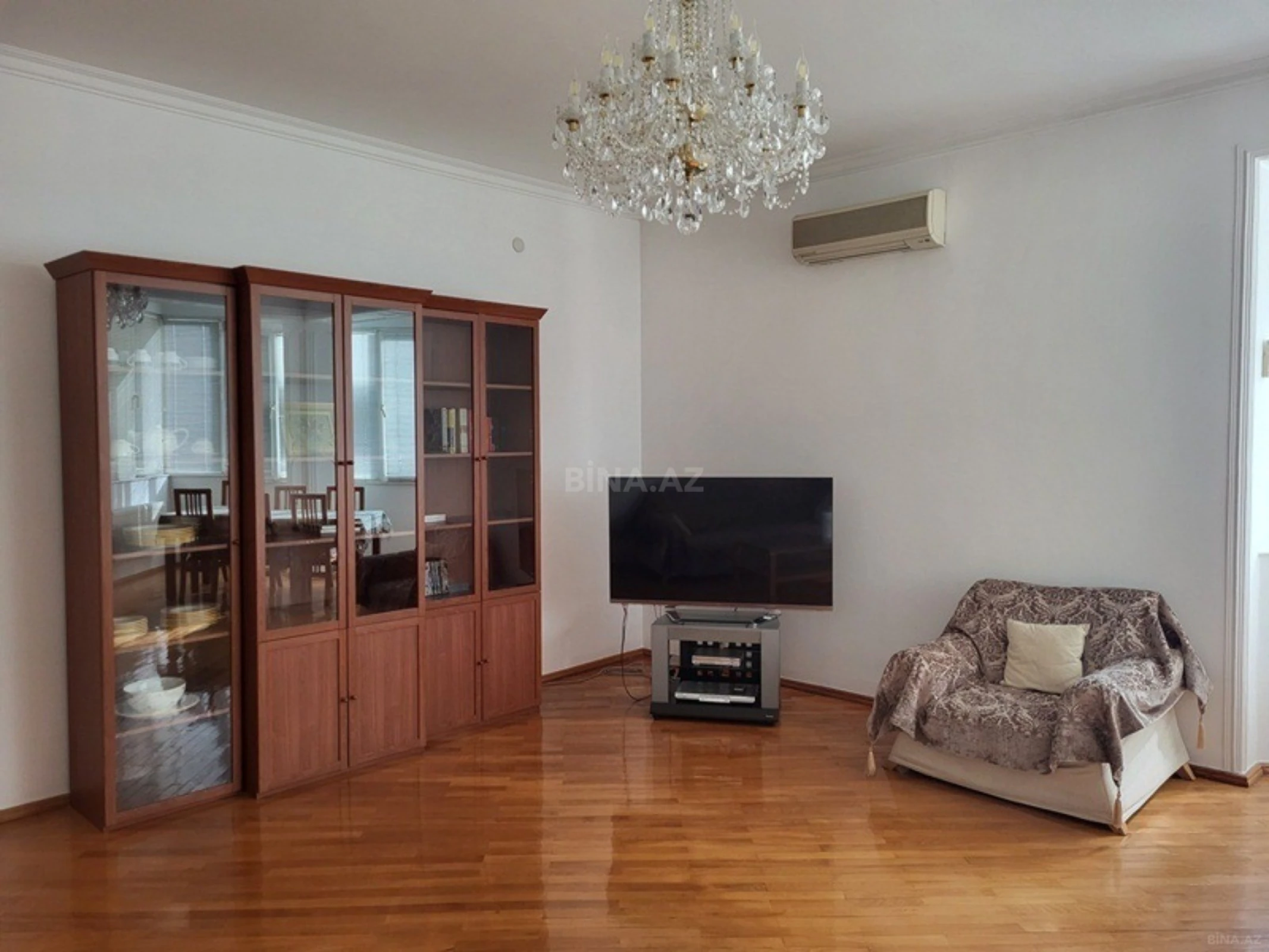 Kirayə verilir 4 otaqlı mənzil 150 m²