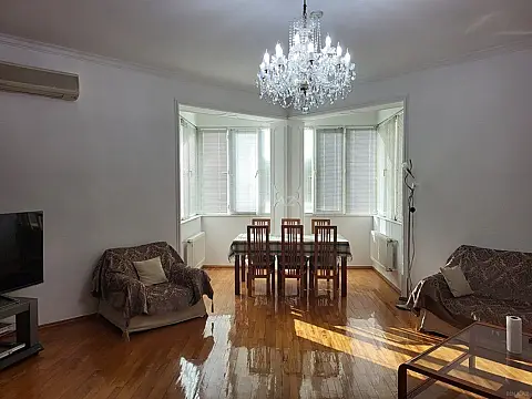 Kirayə verilir 4 otaqlı mənzil 150 m²