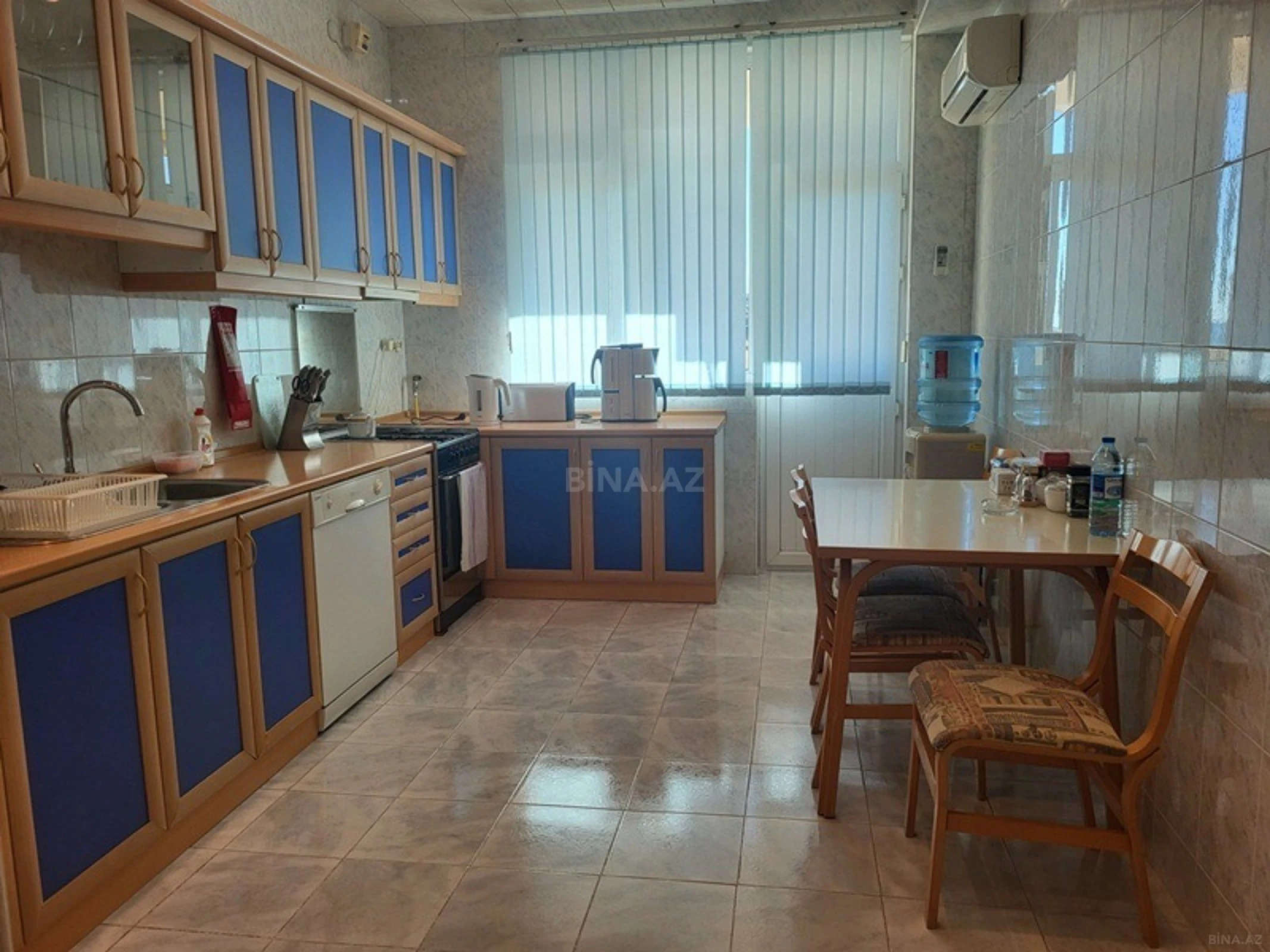 Kirayə verilir 4 otaqlı mənzil 150 m²