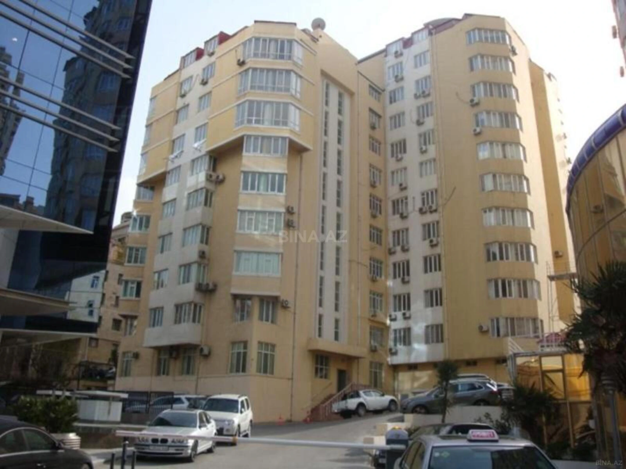 Kirayə verilir 4 otaqlı mənzil 150 m²