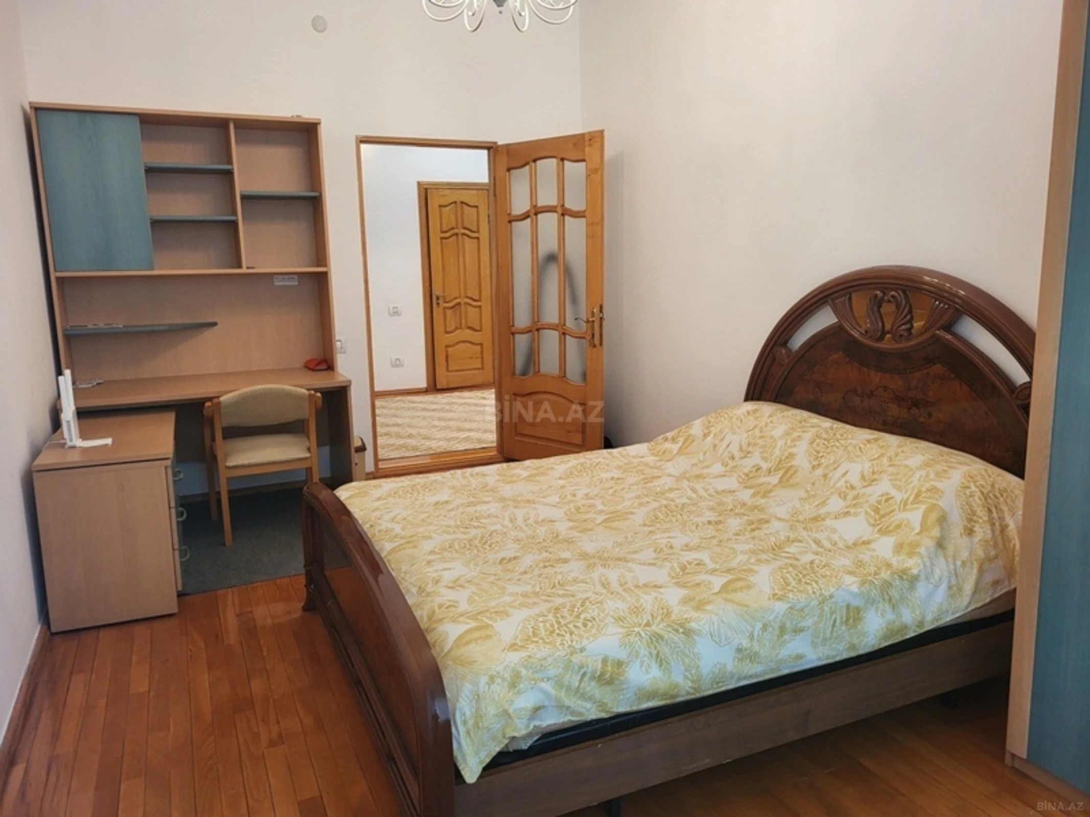 Kirayə verilir 4 otaqlı mənzil 150 m²