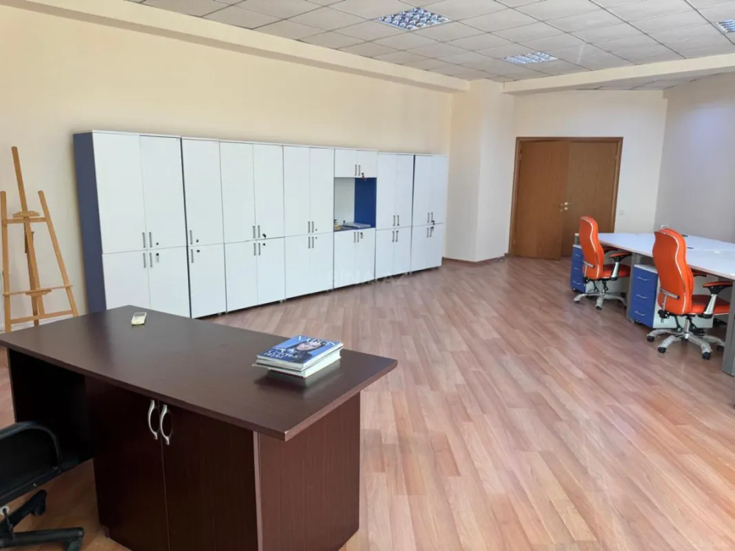 Kirayə verilir 5 otaqlı ofis 200 m²