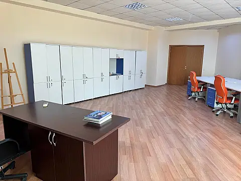 Kirayə verilir 5 otaqlı ofis 200 m²
