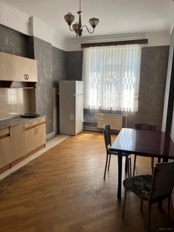 Satılır 3 otaqlı mənzil 140 m²