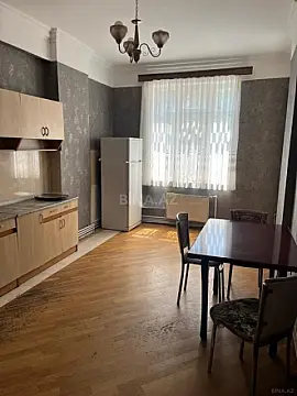 Satılır 3 otaqlı mənzil 140 m²