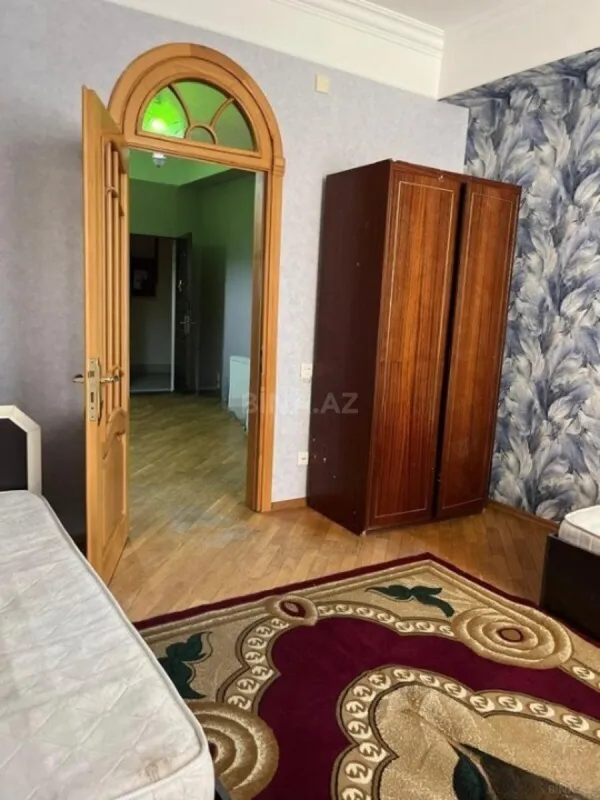Satılır 3 otaqlı mənzil 140 m²
