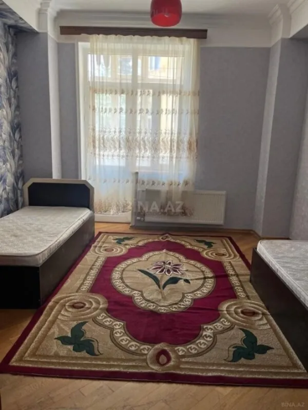 Satılır 3 otaqlı mənzil 140 m²