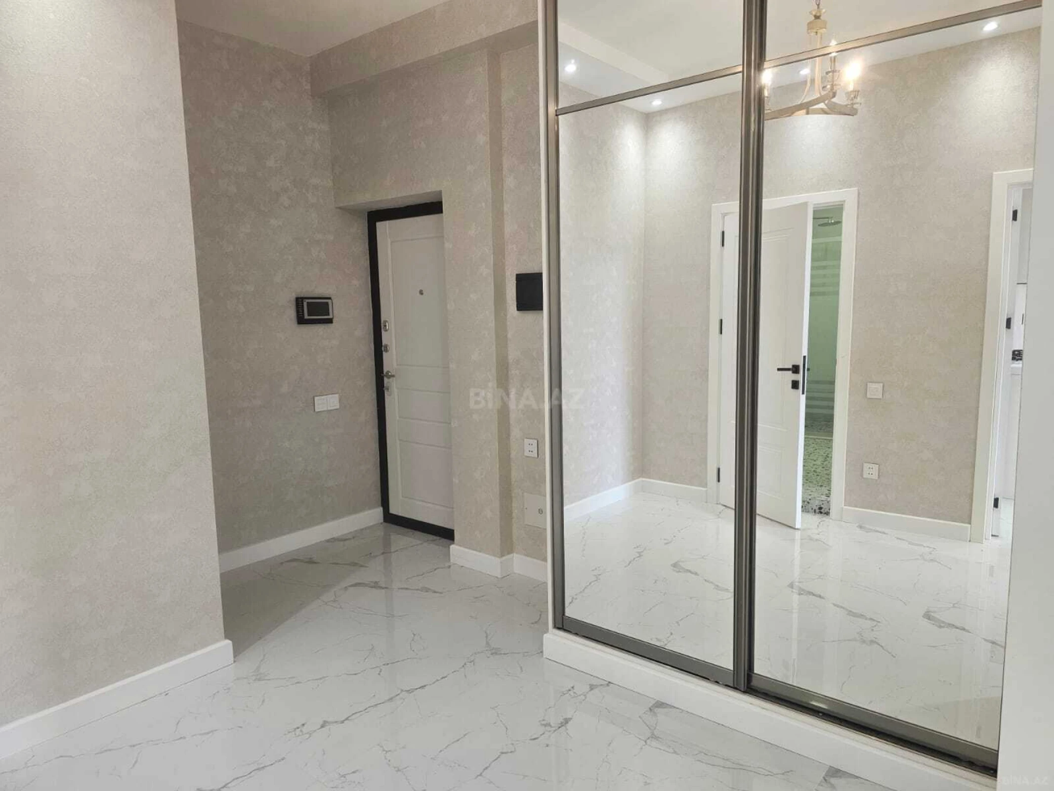 Kirayə verilir 2 otaqlı mənzil 80 m²