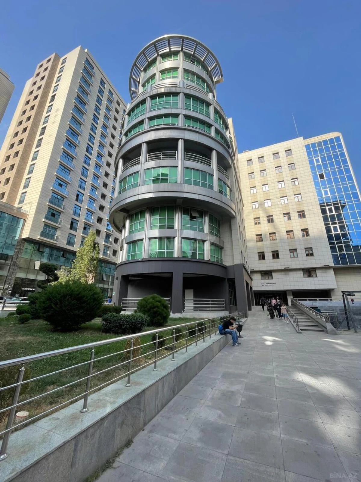 Satılır 3 otaqlı mənzil 110 m²