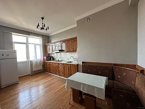 Kirayə verilir 2 otaqlı mənzil 96 m²
