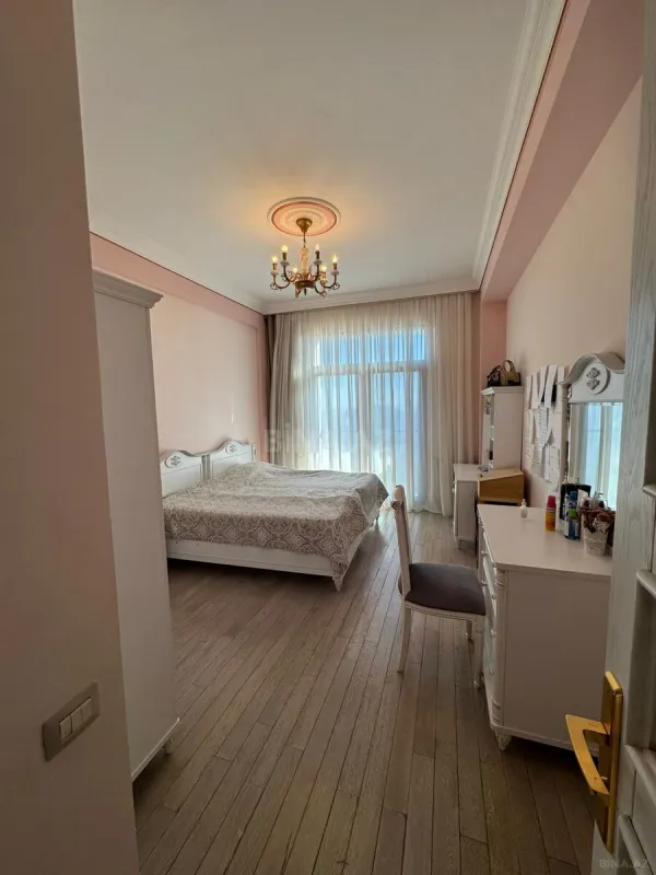 Kirayə verilir 4 otaqlı mənzil 200 m²