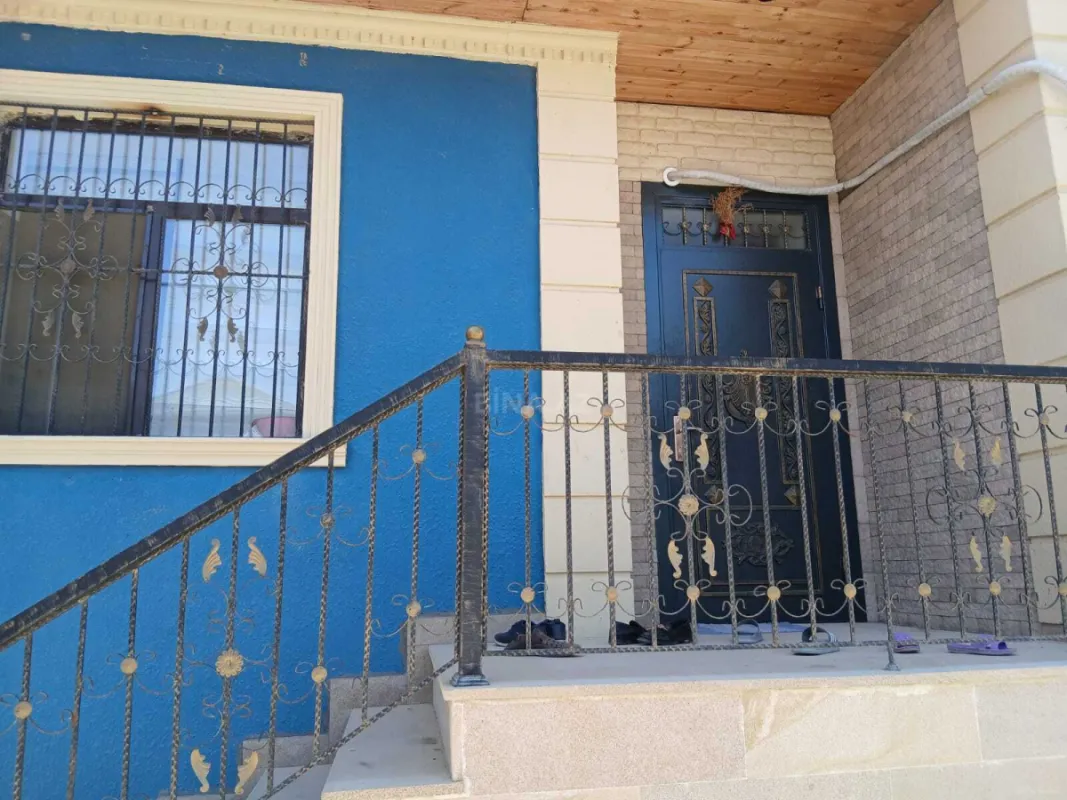 Satılır 5 otaqlı həyət evi 174 m²