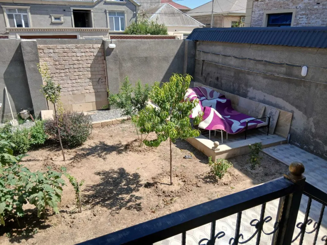 Satılır 5 otaqlı həyət evi 174 m²