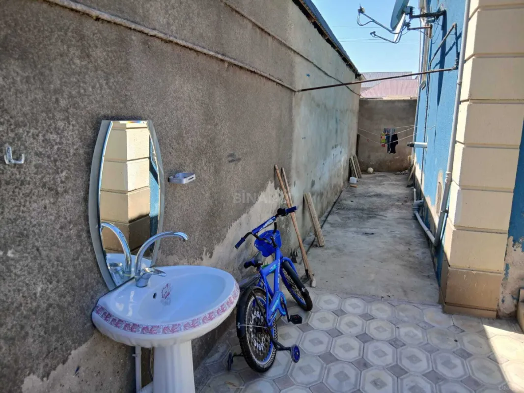 Satılır 5 otaqlı həyət evi 174 m²