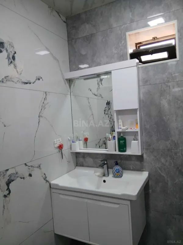 Satılır 5 otaqlı həyət evi 174 m²