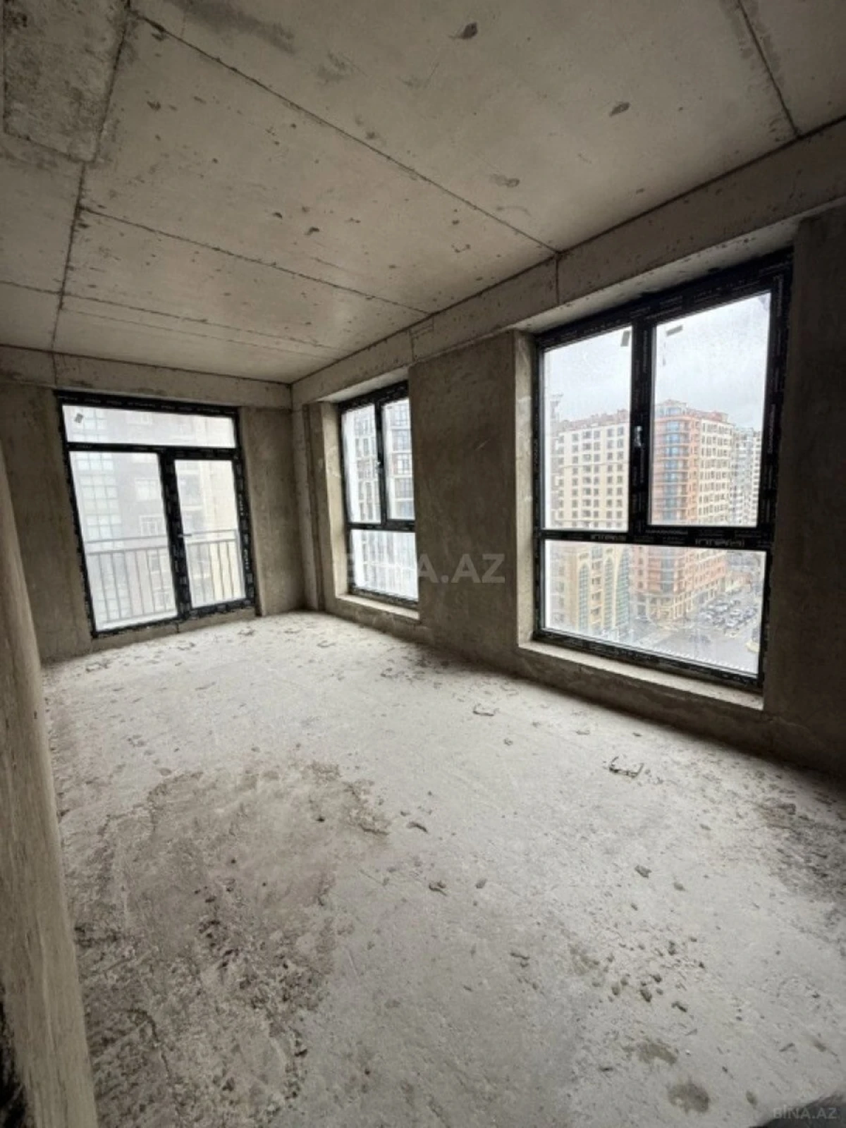 Satılır 4 otaqlı mənzil 170 m²