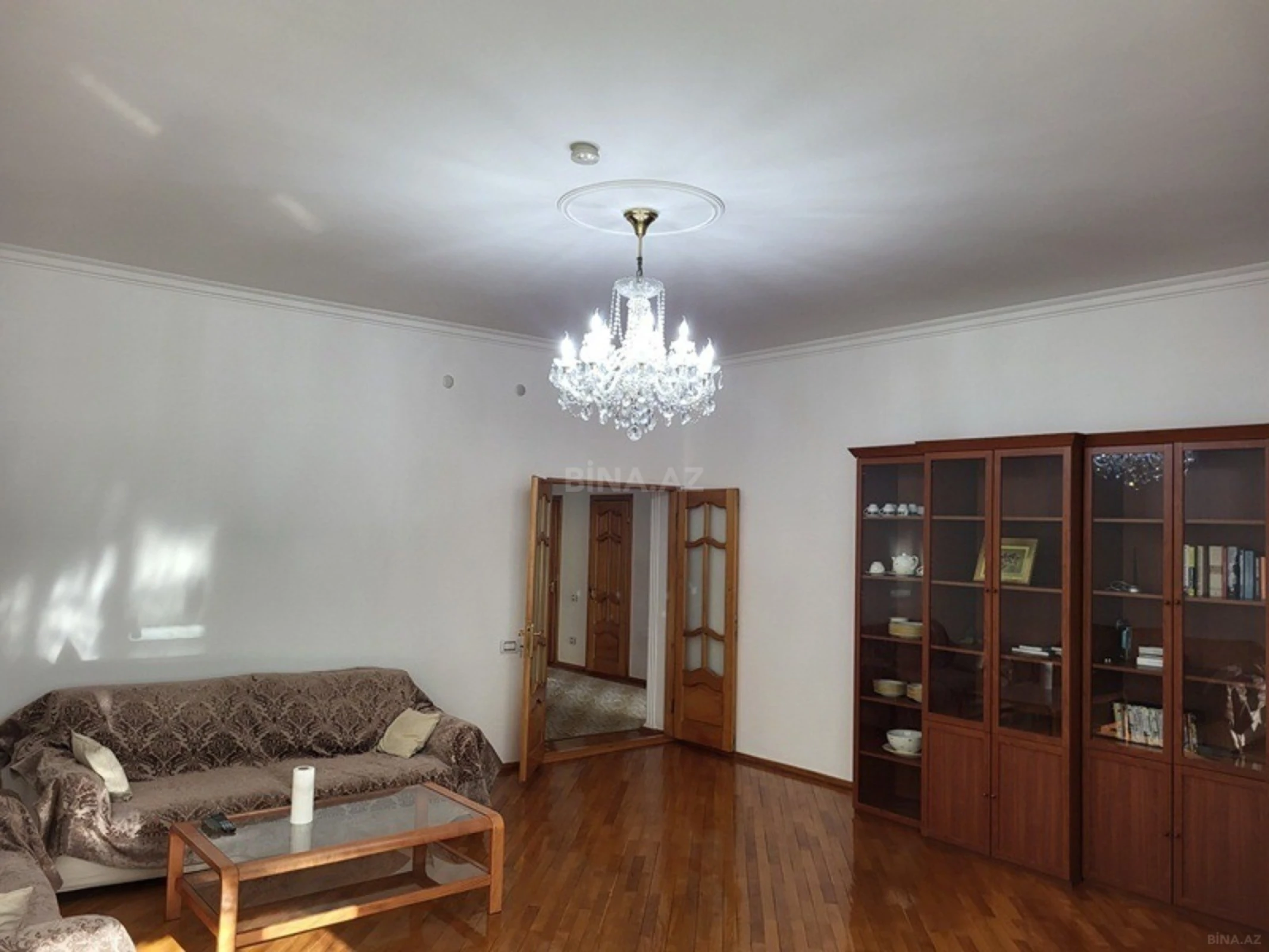 Kirayə verilir 4 otaqlı mənzil 150 m²