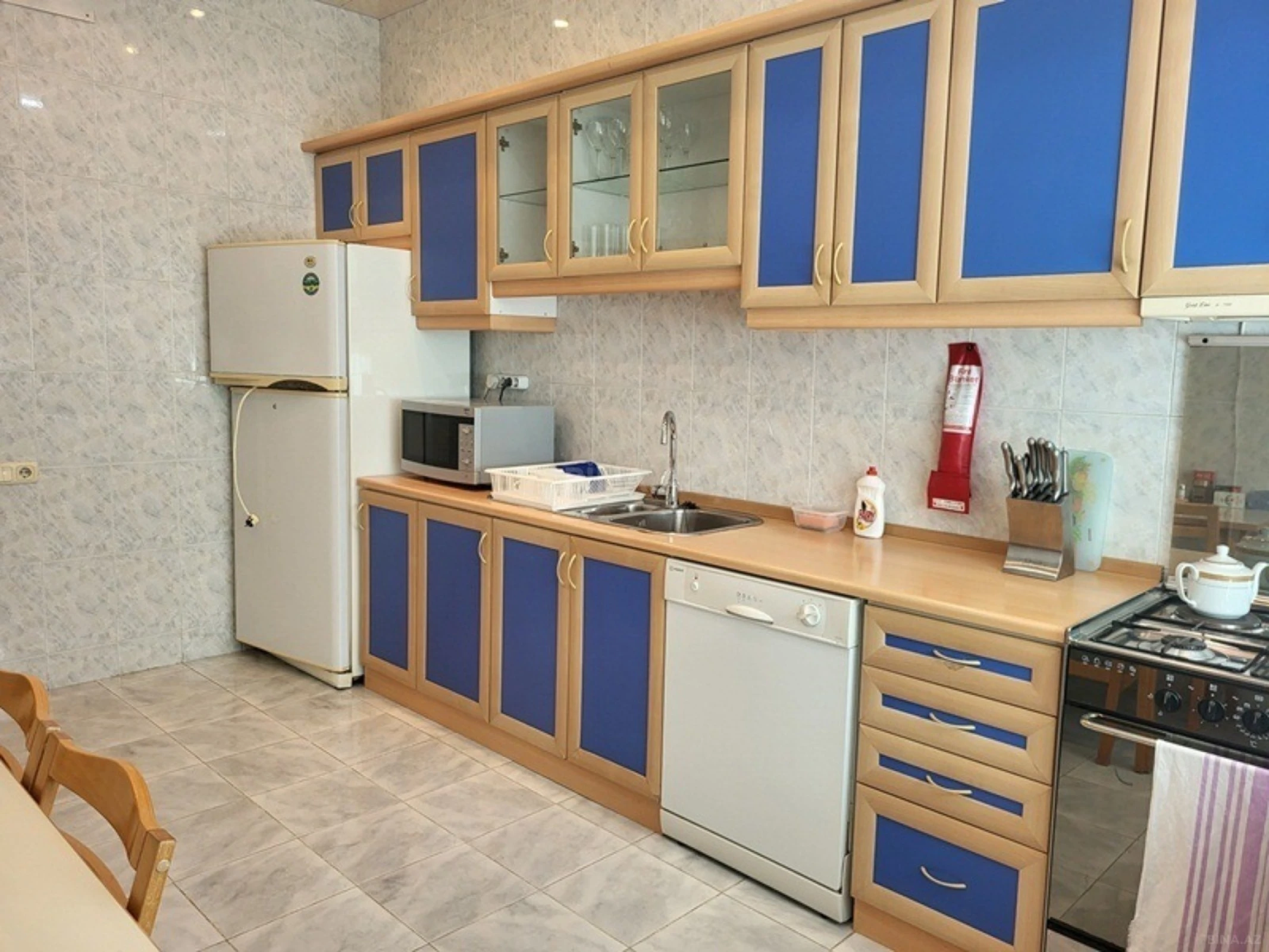 Kirayə verilir 4 otaqlı mənzil 150 m²