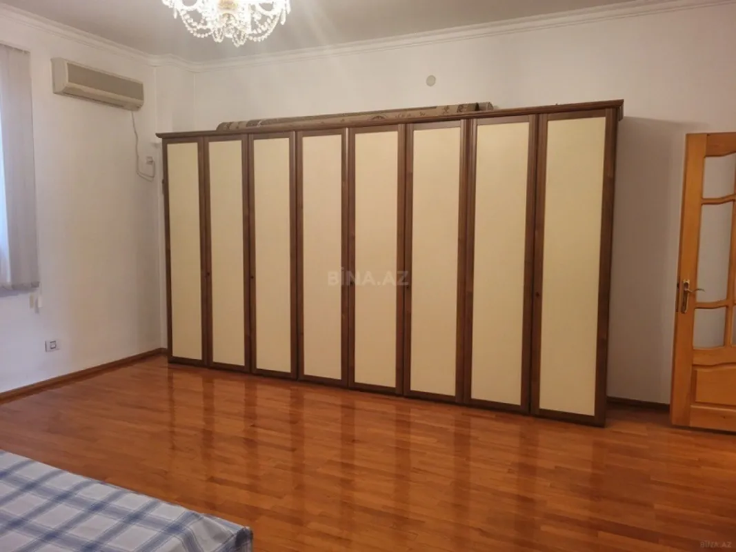 Kirayə verilir 4 otaqlı mənzil 150 m²