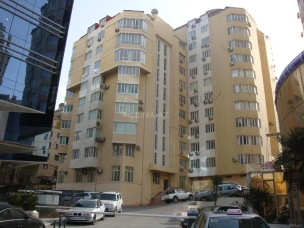 Kirayə verilir 4 otaqlı mənzil 150 m²