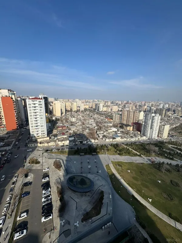 Satılır 4 otaqlı mənzil 192 m²