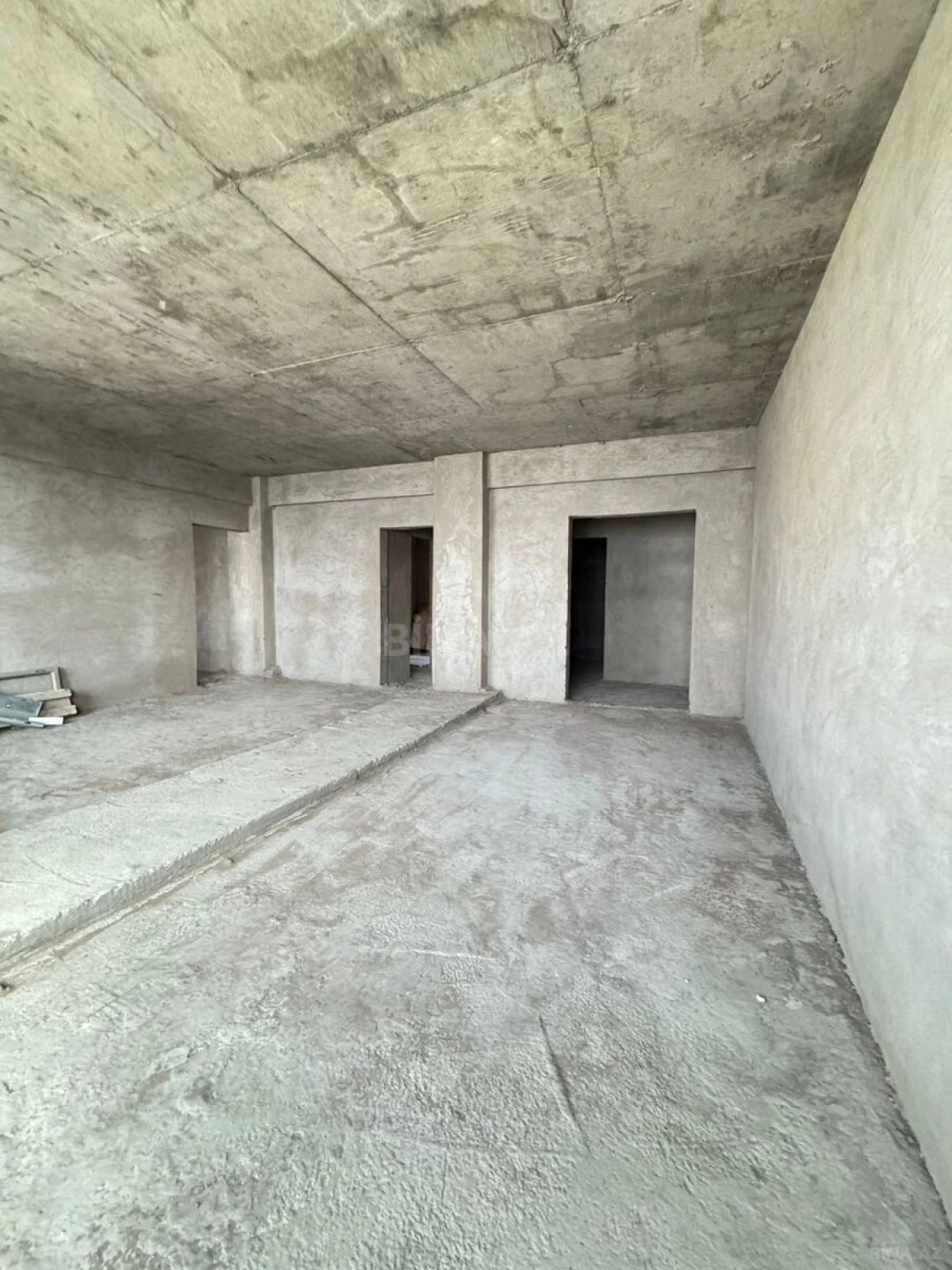 Satılır 4 otaqlı mənzil 192 m²